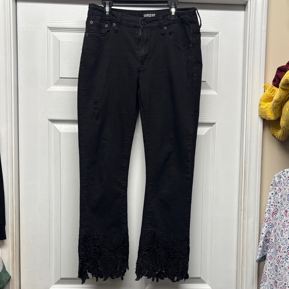 Umgee Black Cropped pants with Lace Hem Detail SZ 29